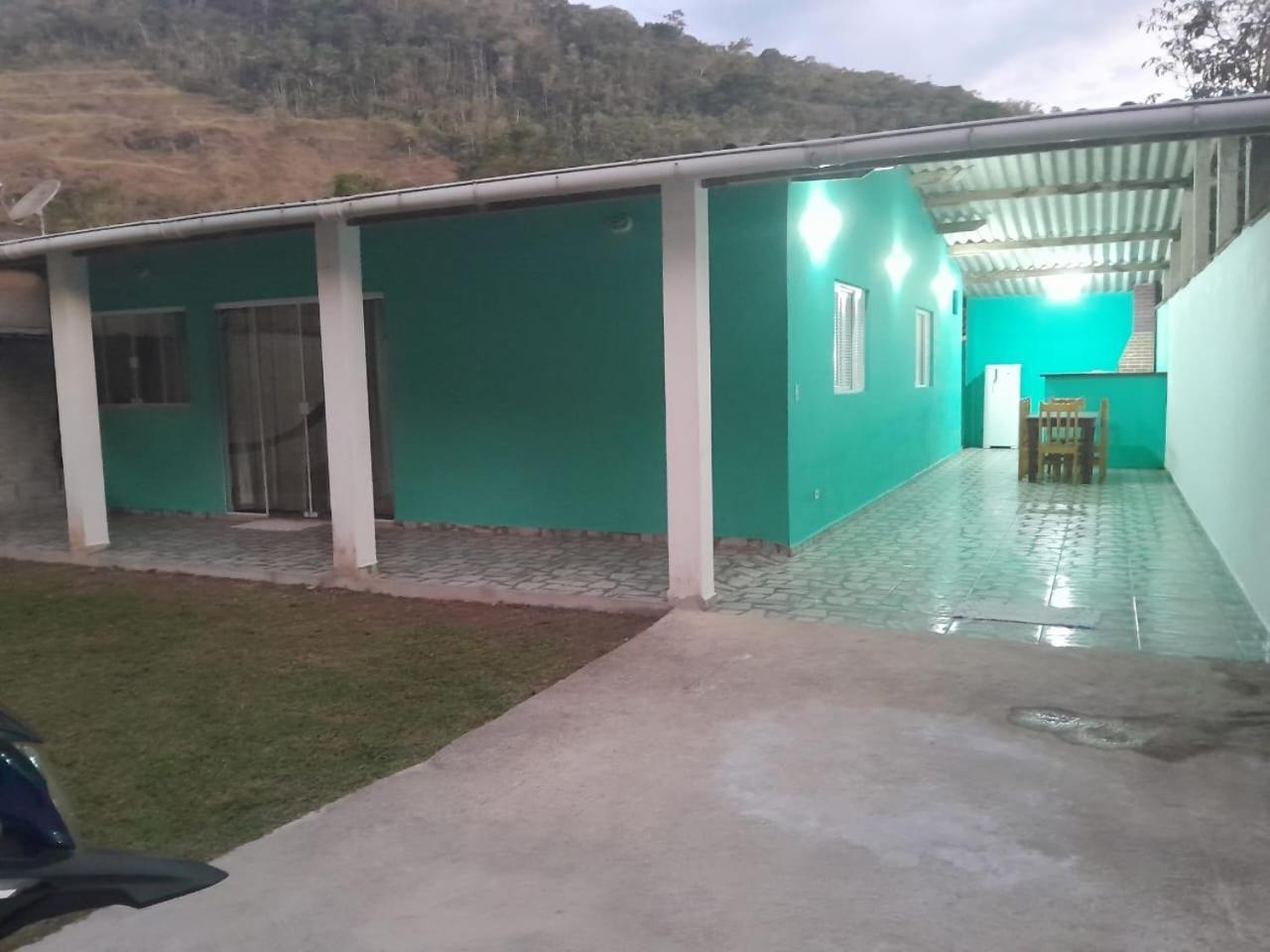 우바투바 Casa Ampla E Confortavel A 10 Minutos Praia Ubatumirim Cambuca 빌라 외부 사진